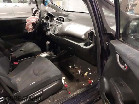 2010 Honda Fit Sport с VIN JHMGE8H47AC013526, выставлен на аукционе IAAI как лот 41617145 с пробегом 108 459 миль миль и . История ставок и продаж доступна на DreamBid. Изображение 5.