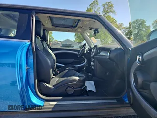 2009 MINI Hardtop S with VIN WMWMF73519TW86705, listed as a Copart auction lot 52047985 with 80,443 mi miles and Clean Title. Bid and sale history available at DreamBid. Image 5.