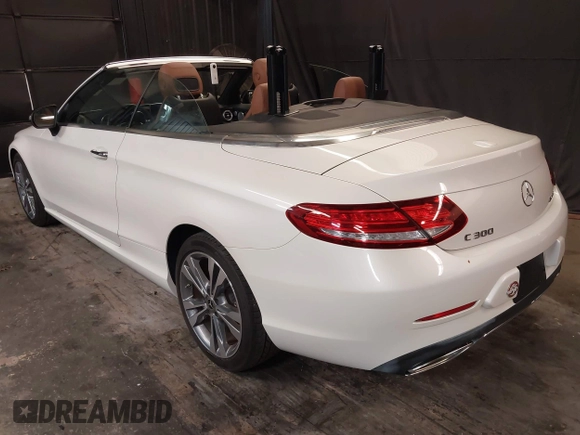 2018 Mercedes-Benz C 300 with VIN WDDWK4KB6JF646464, listed as a IAAI auction lot 42150269 with 40,618 mi miles and . Bid and sale history available at DreamBid. Image 3.