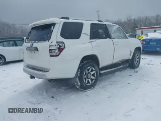 2018 Toyota 4Runner SR5 with VIN JTEBU5JR9J5519118, listed as a IAAI auction lot 41622686 with 92,178 mi miles. Bid and sale history available at carsss.com. Image 4.