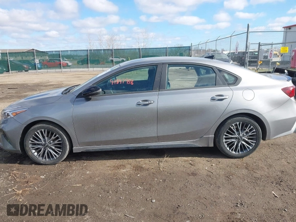 2023 Kia Forte GT-Line z VIN 3KPF54AD4PE553188, wystawiony jako IAAI lot #41847958 z przebiegiem 27 820 mil mil oraz . Historia ofert i sprzedaży dostępna na DreamBid. Obrazek 15.
