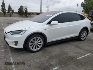 2016 Tesla Model X 70D z VIN 5YJXCAE2XGF003344, wystawiony jako Copart lot #53123305 z przebiegiem 126 052 mil mil oraz Szkody całkowita. Historia ofert i sprzedaży dostępna na DreamBid. Obrazek 1.