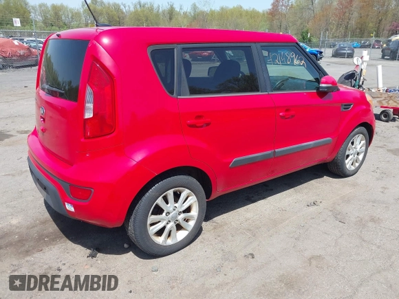 2013 Kia Soul ! with VIN KNDJT2A62D7525293, listed as a IAAI auction lot 42148962 with 171,673 mi miles. Bid and sale history available at carsss.com. Image 4.