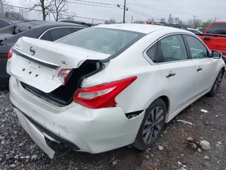 2017 Nissan Altima 2.5 SV with VIN 1N4AL3AP4HC173612, listed as a IAAI auction lot 41913418 with 146,911 mi miles. Bid and sale history available at carsss.com. Image 4.