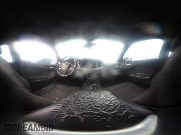2015 Dodge Charger SE z VIN 2C3CDXBGXFH812970, wystawiony jako IAAI lot #42302350 z przebiegiem 204 107 mil mil oraz . Historia ofert i sprzedaży dostępna na DreamBid. Obrazek 18.