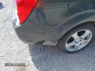 2016 Chevrolet Sonic LTZ z VIN 1G1JE5SB5G4137710, wystawiony jako IAAI lot #42131625 z przebiegiem 152 941 mil mil oraz . Historia ofert i sprzedaży dostępna na DreamBid. Obrazek 18.