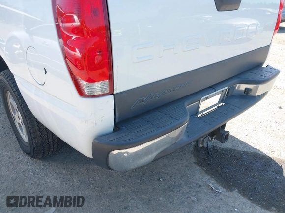 2004 Chevrolet Avalanche Z66 with VIN 3GNEC12T24G299896, listed as a IAAI auction lot 42409451 with 256,446 mi miles and . Bid and sale history available at DreamBid. Image 6.