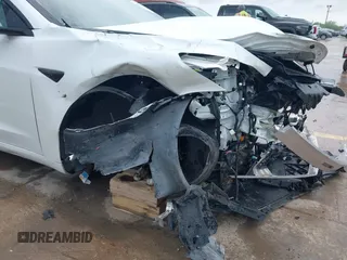 2023 Tesla Model 3 Performance z VIN 5YJ3E1EC8PF487550, wystawiony jako IAAI lot #42093712 z przebiegiem 27 305 mil mil oraz . Historia ofert i sprzedaży dostępna na DreamBid. Obrazek 19.