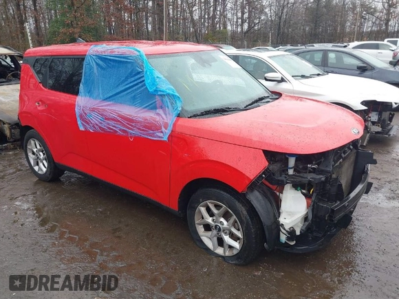 2020 Kia Soul LX with VIN KNDJ23AU5L7000718, listed as a IAAI auction lot 40811588 with 107,083 mi miles. Bid and sale history available at carsss.com. Image 1.