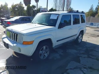 2007 Jeep Commander Sport z VIN 1J8HH48K27C510392, wystawiony jako IAAI lot #41793028 z przebiegiem 139 686 mil mil oraz . Historia ofert i sprzedaży dostępna na DreamBid. Obrazek 2.