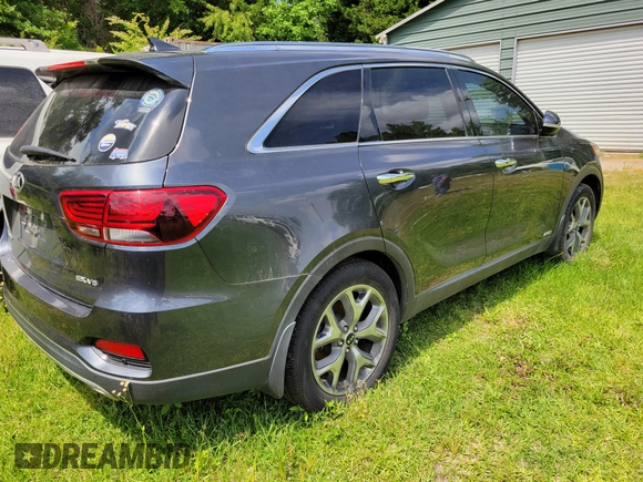 2019 Kia Sorento EX with VIN 5XYPHDA53KG604681, listed as a IAAI auction lot 42208681 with 81,110 mi miles and . Bid and sale history available at carsss.com. Image 4.