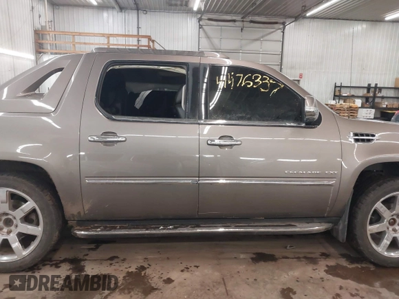 2011 Cadillac Escalade EXT Luxury with VIN 3GYT4MEF4BG222118, listed as a IAAI auction lot 41482082 with 170,555 mi miles. Bid and sale history available at carsss.com. Image 14.