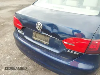 2011 Volkswagen Jetta SE z VIN 3VWDZ7AJ2BM388322, wystawiony jako IAAI lot #42772120 z przebiegiem 240 415 mil mil oraz . Historia ofert i sprzedaży dostępna na DreamBid. Obrazek 12.