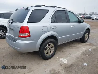 2005 Kia Sorento LX with VIN KNDJD733455484725, listed as a IAAI auction lot 41444120 with 242,129 mi miles. Bid and sale history available at carsss.com. Image 4.