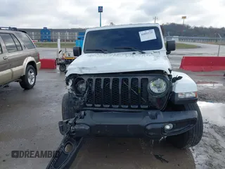 2022 Jeep Gladiator Texas Trail z VIN 1C6HJTAG8NL152487, wystawiony jako IAAI lot #41053737 z przebiegiem 49 411 mil mil oraz . Historia ofert i sprzedaży dostępna na DreamBid. Obrazek 13.
