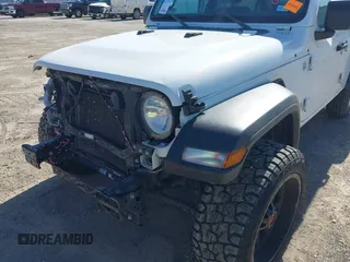 2021 Jeep Wrangler Unlimited Willys z VIN 1C4HJXDN3MW525460, wystawiony jako IAAI lot #41770265 z przebiegiem 76 480 mil mil oraz . Historia ofert i sprzedaży dostępna na DreamBid. Obrazek 6.