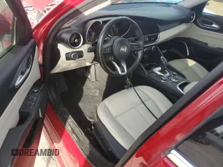 2021 Alfa Romeo Giulia z VIN ZARFAMAN9M7639831, wystawiony jako Copart lot #83743634 z przebiegiem Nie podano mil oraz Czysty tytuł • Clean title. Historia ofert i sprzedaży dostępna na DreamBid. Obrazek 8.