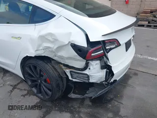 2020 Tesla Model 3 Performance z VIN 5YJ3E1EC9LF641242, wystawiony jako IAAI lot #42380146 z przebiegiem Nie podano mil oraz . Historia ofert i sprzedaży dostępna na DreamBid. Obrazek 6.
