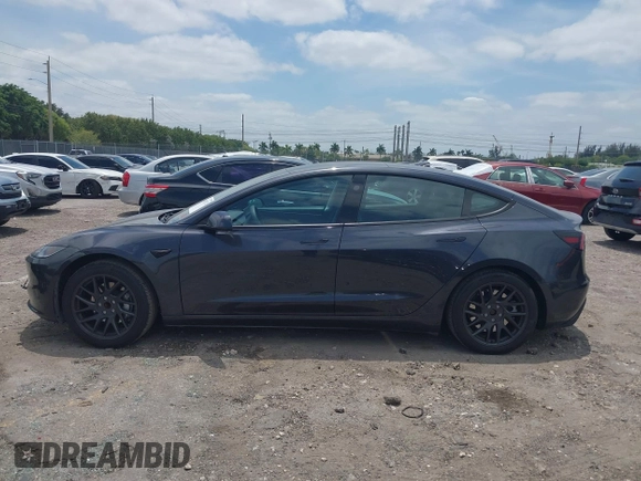2024 Tesla Model 3 z VIN 5YJ3E1EAXRF754866, wystawiony jako IAAI lot #42082242 z przebiegiem 7 754 mil mil oraz . Historia ofert i sprzedaży dostępna na DreamBid. Obrazek 15.