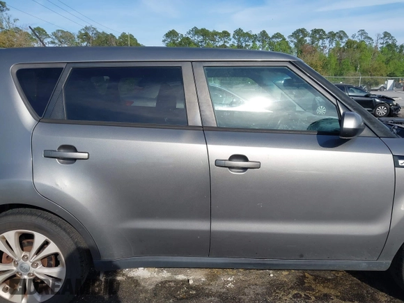 2016 Kia Soul + with VIN KNDJP3A52G7260073, listed as a IAAI auction lot 41893771 with 131,763 mi miles. Bid and sale history available at carsss.com. Image 13.