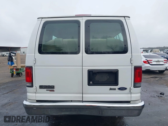 2011 Ford Econoline Passenger XL z VIN 1FBSS3BL4BDA66921, wystawiony jako IAAI lot #41443103 z przebiegiem 143 518 mil mil oraz . Historia ofert i sprzedaży dostępna na DreamBid. Obrazek 17.