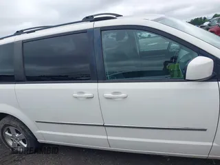 2010 Dodge Grand Caravan SXT z VIN 2D4RN5D18AR247124, wystawiony jako IAAI lot #42257538 z przebiegiem 197 443 mil mil oraz . Historia ofert i sprzedaży dostępna na DreamBid. Obrazek 13.