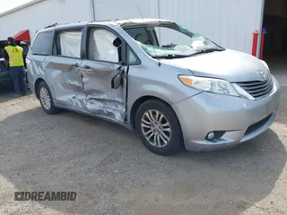 2012 Toyota Sienna XLE AAS z VIN 5TDYK3DC2CS233687, wystawiony jako IAAI lot #42148156 z przebiegiem 147 499 mil mil oraz . Historia ofert i sprzedaży dostępna na DreamBid. Obrazek 1.