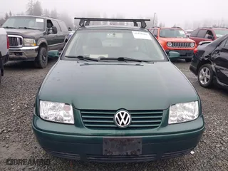 2000 Volkswagen New Jetta GL with VIN 3VWRF29M1YM145738, listed as a IAAI auction lot 41338262 with 350,239 mi miles. Bid and sale history available at carsss.com. Image 12.