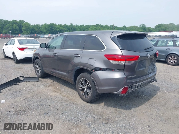 2018 Toyota Highlander LE z VIN 5TDBZRFH3JS841728, wystawiony jako IAAI lot #42424705 z przebiegiem 93 473 mil mil oraz . Historia ofert i sprzedaży dostępna na DreamBid. Obrazek 3.