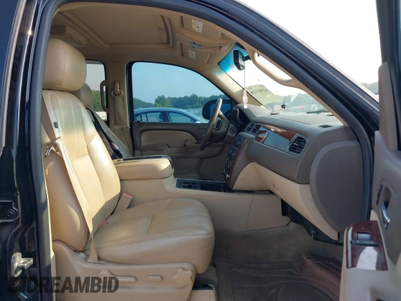2014 Chevrolet Tahoe LT with VIN 1GNSCBE01ER235571, listed as a IAAI auction lot 42403118 with 238,069 mi miles and . Bid and sale history available at DreamBid. Image 5.