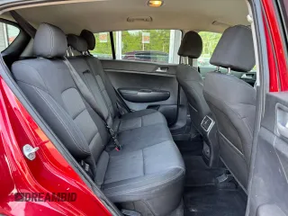 2021 Kia Sportage LX z VIN KNDPMCAC0M7906613, wystawiony jako Copart lot #59042605 z przebiegiem 183 811 mil mil oraz Czysty tytuł • Clean title. Historia ofert i sprzedaży dostępna na DreamBid. Obrazek 6.