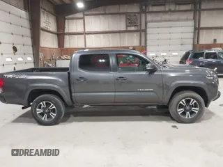 2017 Toyota Tacoma SR5 z VIN 5TFCZ5AN6HX111116, wystawiony jako IAAI lot #42054764 z przebiegiem 103 107 mil mil oraz . Historia ofert i sprzedaży dostępna na DreamBid. Obrazek 13.