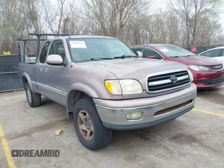 2000 Toyota Tundra Limited with VIN 5TBBT4812YS111977, listed as a IAAI auction lot 41876585 with 303,380 mi miles. Bid and sale history available at carsss.com. Image 1.