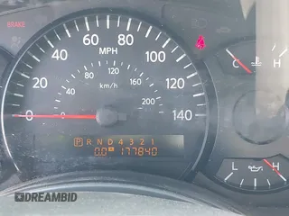 2006 Nissan Armada LE z VIN 5N1AA08B76N715551, wystawiony jako IAAI lot #42039846 z przebiegiem 177 840 mil mil oraz . Historia ofert i sprzedaży dostępna na DreamBid. Obrazek 16.