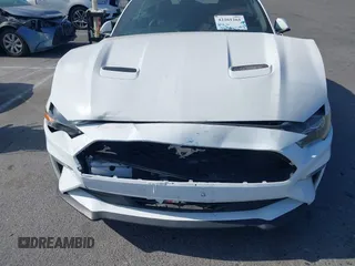 2018 Ford Mustang EcoBoost Premium z VIN 1FATP8UH8J5111364, wystawiony jako IAAI lot #42261261 z przebiegiem 102 703 mil mil oraz . Historia ofert i sprzedaży dostępna na DreamBid. Obrazek 6.