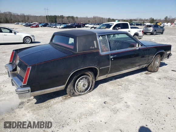 1981 Cadillac Eldorado z VIN 1G6AL5799BE635997, wystawiony jako Copart lot #45287175 z przebiegiem 46 416 mil mil oraz Czysty tytuł • Clean title. Historia ofert i sprzedaży dostępna na DreamBid. Obrazek 3.