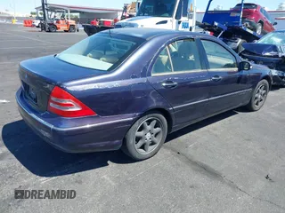 2003 Mercedes-Benz C 240 z VIN WDBRF61J43E010505, wystawiony jako IAAI lot #42353033 z przebiegiem Nie podano mil oraz . Historia ofert i sprzedaży dostępna na DreamBid. Obrazek 4.