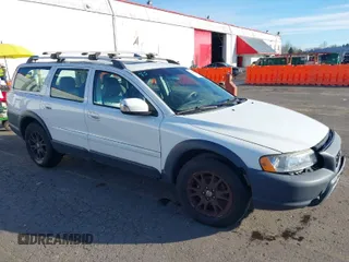 2007 Volvo XC70 with VIN YV4SZ592671266706, listed as a IAAI auction lot 41266347 with 174,191 mi miles. Bid and sale history available at carsss.com. Image 1.
