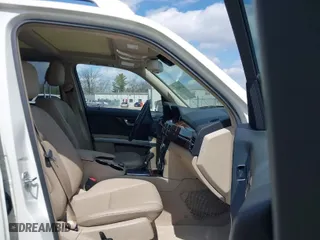 2010 Mercedes-Benz GLK-Class GLK 350 with VIN WDCGG8HB9AF470230, listed as a IAAI auction lot 41991105 with 85,487 mi miles. Bid and sale history available at carsss.com. Image 5.