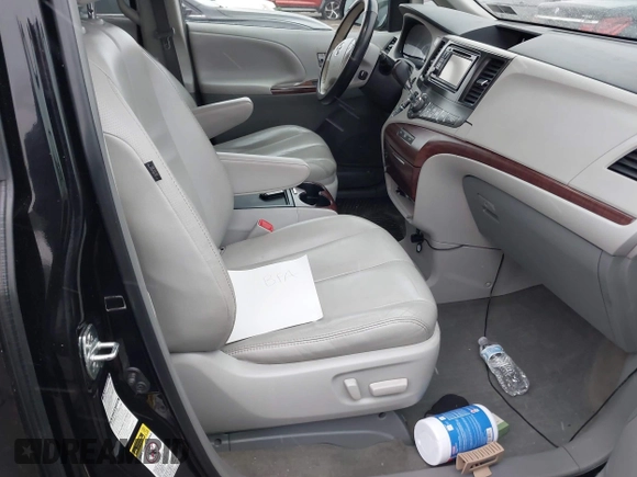 2014 Toyota Sienna Ltd with VIN 5TDDK3DCXES076542, listed as a IAAI auction lot 41559021 with 1 mi miles. Bid and sale history available at carsss.com. Image 5.