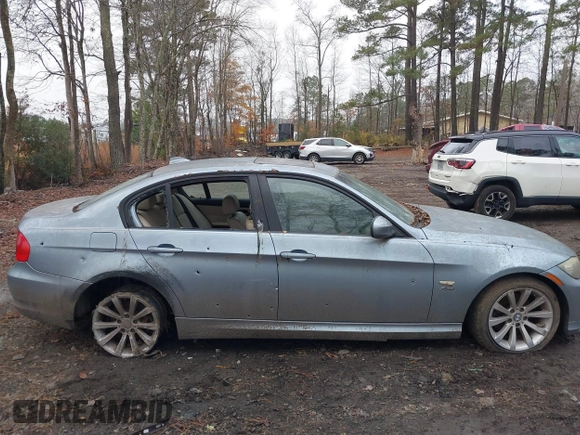 2011 BMW 3 Series 328i xDrive with VIN WBAPK7G53BNN78230, listed as a IAAI auction lot 41137752 with 1 mi miles. Bid and sale history available at carsss.com. Image 6.
