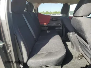 2020 Toyota Tacoma SR5 z VIN 3TMAZ5CN8LM126431, wystawiony jako Copart lot #56073545 z przebiegiem 27 612 mil mil oraz Szkoda całkowita • Salvage title. Historia ofert i sprzedaży dostępna na DreamBid. Obrazek 10.