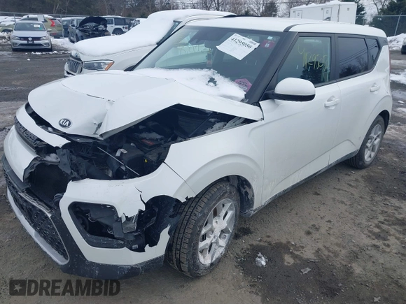 2020 Kia Soul LX with VIN KNDJ23AU5L7054438, listed as a IAAI auction lot 41295050 with 138,549 mi miles. Bid and sale history available at carsss.com. Image 2.