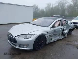 2014 Tesla Model S 60 with VIN 5YJSA1H18EFP30143, listed as a IAAI auction lot 42190505 with Not provided miles and . Bid and sale history available at DreamBid. Image 18.