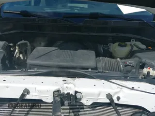 2019 Chevrolet Silverado 1500 LT z VIN 1GCPWCED8KZ198867, wystawiony jako IAAI lot #42992052 z przebiegiem Nie podano mil oraz . Historia ofert i sprzedaży dostępna na DreamBid. Obrazek 19.