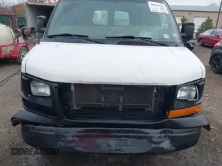 2017 GMC Savana Cargo z VIN 1GTW7AFF8H1130346, wystawiony jako IAAI lot #40884442 z przebiegiem 146 914 mil mil oraz . Historia ofert i sprzedaży dostępna na DreamBid. Obrazek 6.