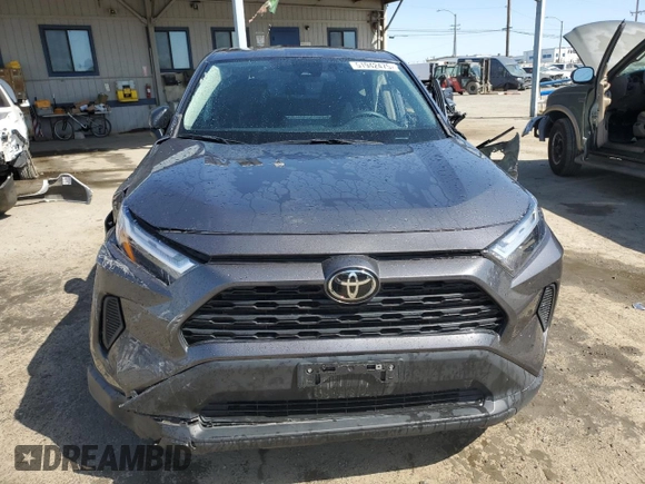 2023 Toyota RAV4 LE z VIN 2T3H1RFVXPW269278, wystawiony jako Copart lot #51942475 z przebiegiem 31 917 mil mil oraz Szkoda całkowita • Salvage title. Historia ofert i sprzedaży dostępna na DreamBid. Obrazek 5.