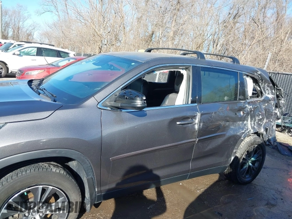 2019 Toyota Highlander LE with VIN 5TDBZRFH7KS978415, listed as a IAAI auction lot 41653130 with 101,245 mi miles and . Bid and sale history available at DreamBid. Image 6.
