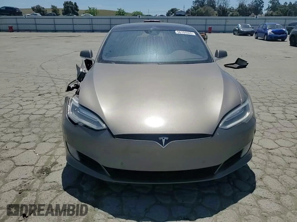 2016 Tesla Model S 90D z VIN 5YJSA1E20GF153799, wystawiony jako Copart lot #56104665 z przebiegiem 115 674 mil mil oraz Szkoda całkowita • Salvage title. Historia ofert i sprzedaży dostępna na DreamBid. Obrazek 13.