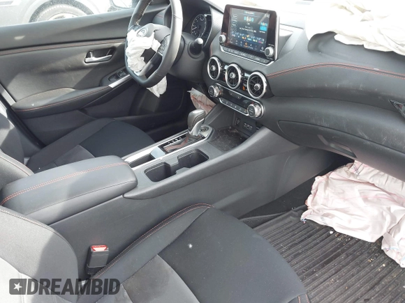 2024 Nissan Sentra SR z VIN 3N1AB8DV9RY354172, wystawiony jako IAAI lot #42106887 z przebiegiem 2 786 mil mil oraz . Historia ofert i sprzedaży dostępna na DreamBid. Obrazek 5.